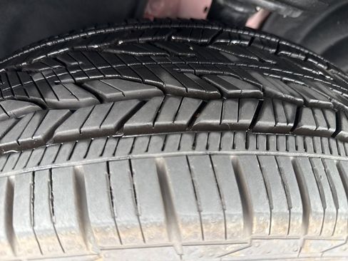 Used 2025 Buick Enclave Sport Touring w/ Power Package image 2