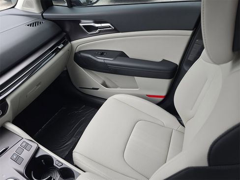 New 2026 Kia Sportage EX image 18