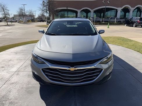Used 2023 Chevrolet Malibu LT image 2