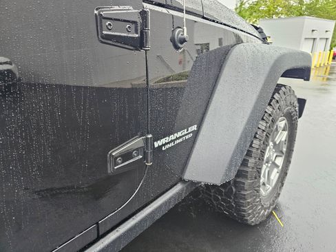Used 2016 Jeep Wrangler Unlimited Rubicon w/ Connectivity Group AWD/4WD image 10
