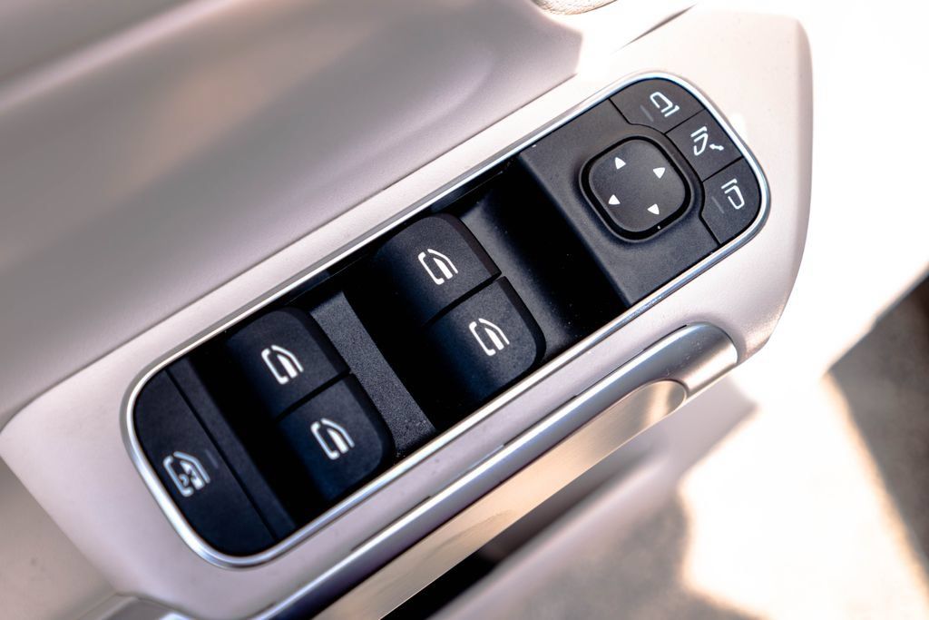 Used 2026 Mercedes-Benz GLB 250 4MATIC image 19