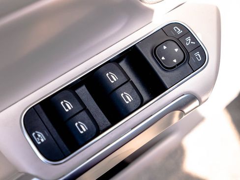 Used 2026 Mercedes-Benz GLB 250 4MATIC image 19