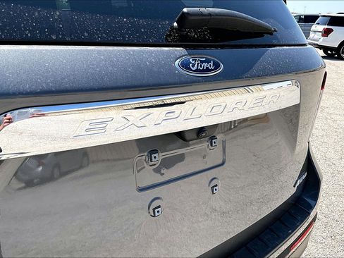 Used 2023 Ford Explorer XLT w/ Equipment Group 202A AWD/4WD image 33
