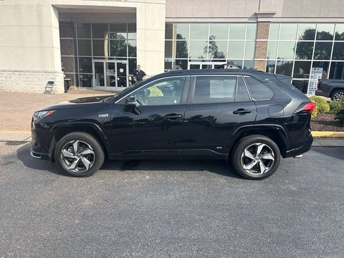 Used 2023 Toyota RAV4 SE w/ Weather & Moonroof Package AWD/4WD image 5