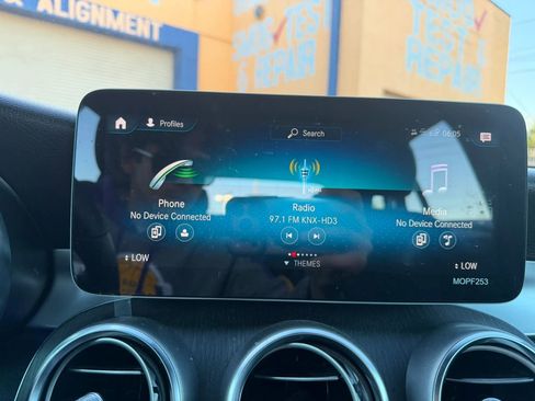Used 2020 Mercedes-Benz GLC 300 4MATIC w/ Premium Package image 29