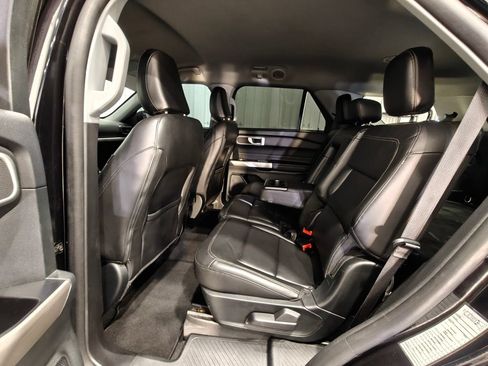 Used 2023 Ford Explorer XLT w/ Equipment Group 202A AWD/4WD image 28