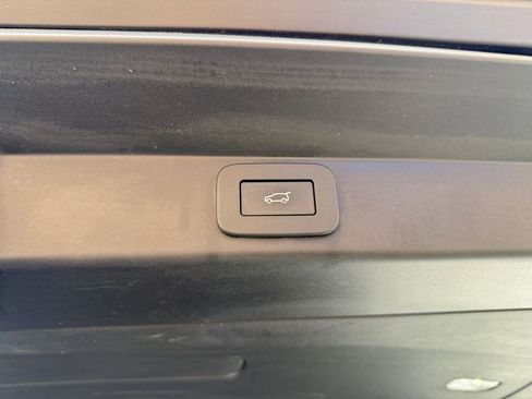Used 2025 Land Rover Range Rover Sport SE AWD/4WD image 25