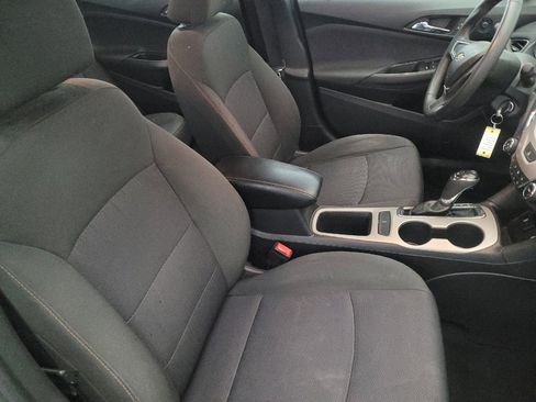 Used 2018 Chevrolet Cruze LS image 21