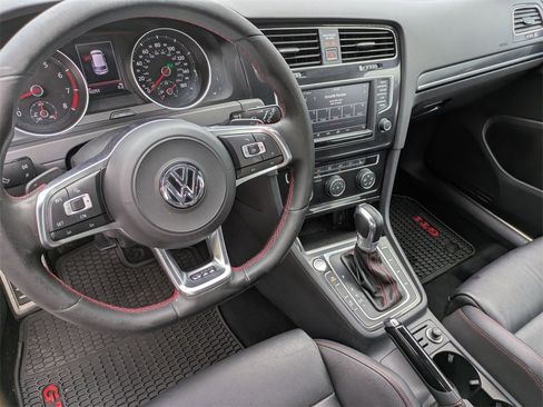 Used 2017 Volkswagen GTI SE image 16