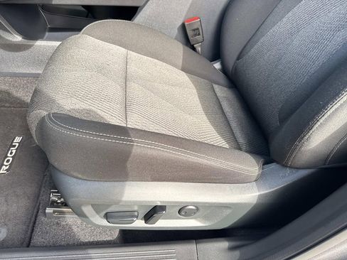 Used 2025 Nissan Rogue SV image 16