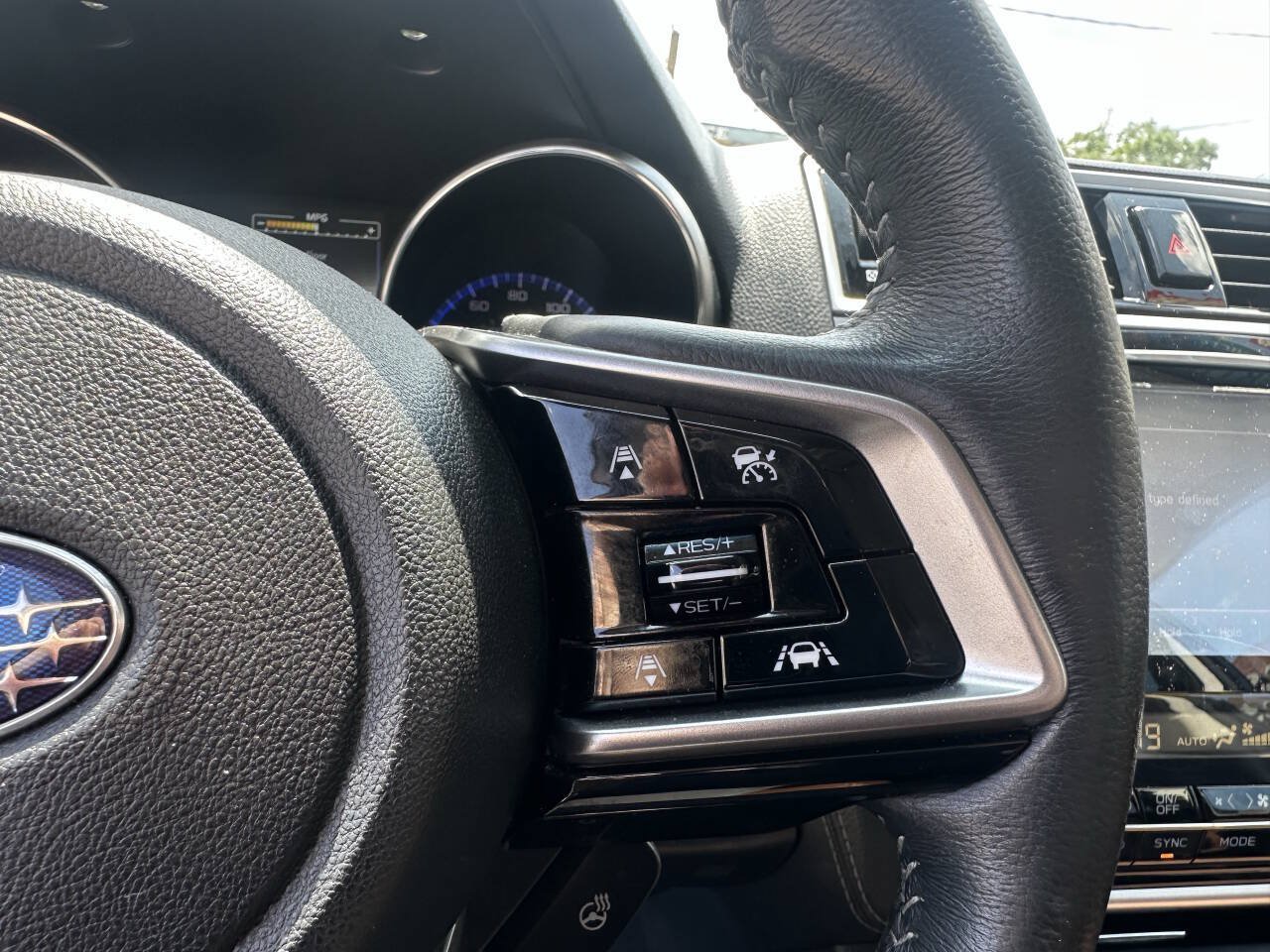 Used 2018 Subaru Outback 3.6R Touring AWD/4WD image 8