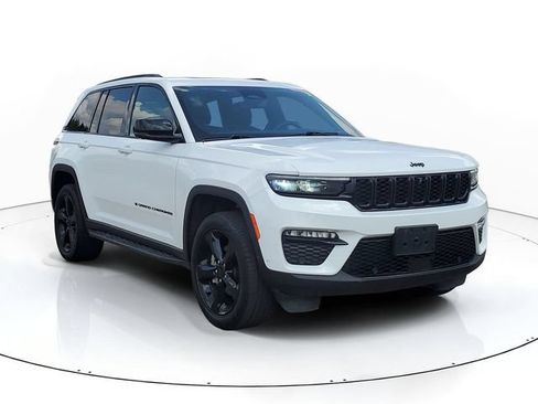 Used 2024 Jeep Grand Cherokee Limited w/ Luxury Tech Group II AWD/4WD image 2