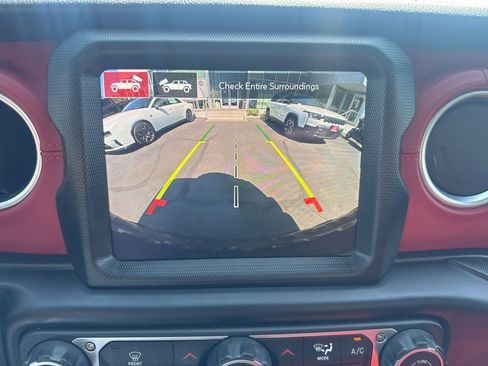 Used 2023 Jeep Wrangler Unlimited Rubicon 4xe AWD/4WD image 22