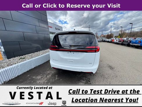 New 2026 Chrysler Pacifica Select image 10