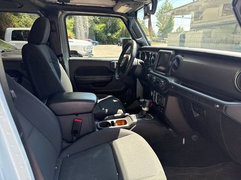 Used 2023 Jeep Wrangler Unlimited AWD/4WD image 9