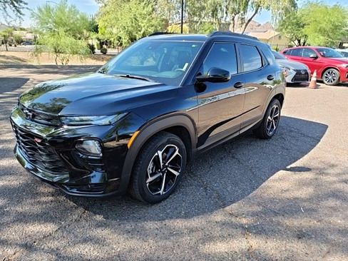 Used 2022 Chevrolet TrailBlazer RS w/ Technology Package FWD image 3