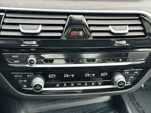 Used 2023 BMW 530e w/ Premium Package image 19