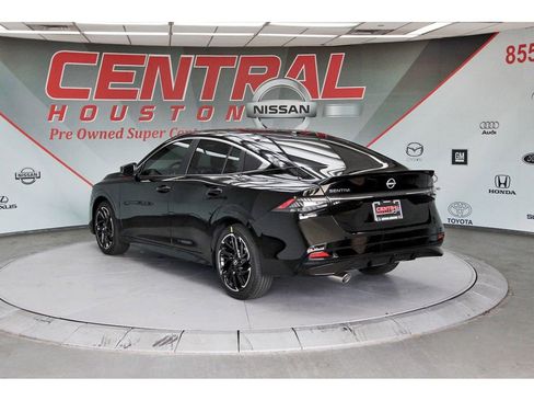 New 2026 Nissan Sentra SR w/ Floor Mat Package FWD image 3