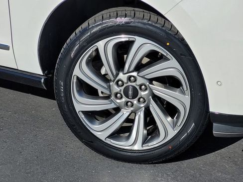 Certified 2023 Lincoln Navigator L Reserve AWD/4WD image 10