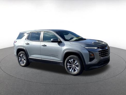 Used 2025 Chevrolet Equinox LT image 2