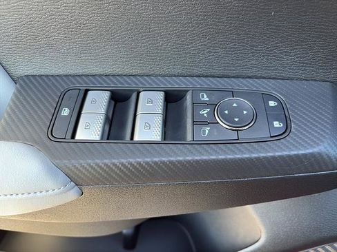 New 2025 Mitsubishi Outlander SE image 17