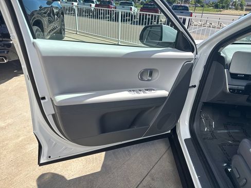Used 2024 Hyundai Ioniq 5 SE AWD/4WD image 10