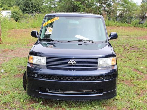 Used 2005 Scion xB FWD image 2