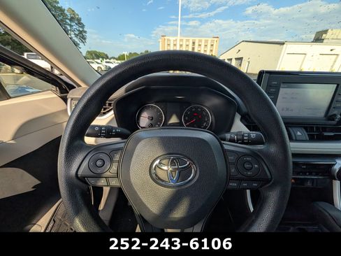 Used 2019 Toyota RAV4 XLE w/ Convenience Package FWD image 14