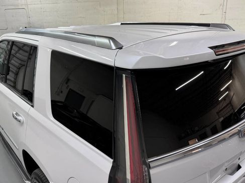 Used 2020 Cadillac Escalade Luxury image 16