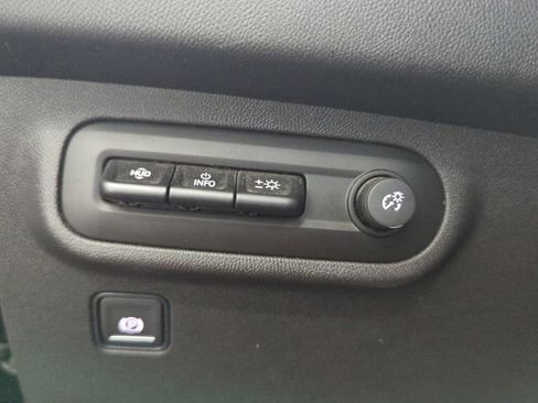 Used 2022 GMC Terrain SLT w/ Tech Package FWD image 13