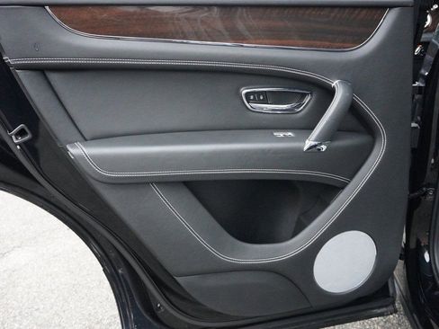 Used 2019 Bentley Bentayga AWD/4WD image 26