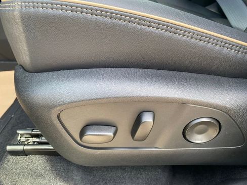 New 2026 Chevrolet Traverse High Country w/ LPO, Floor Liner Package AWD/4WD image 12