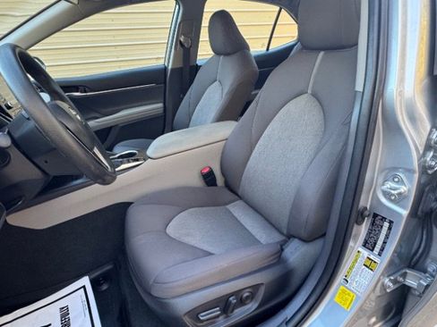 Used 2022 Toyota Camry LE image 15