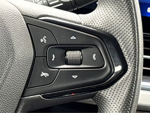 Used 2025 Chevrolet Trax LT FWD image 13