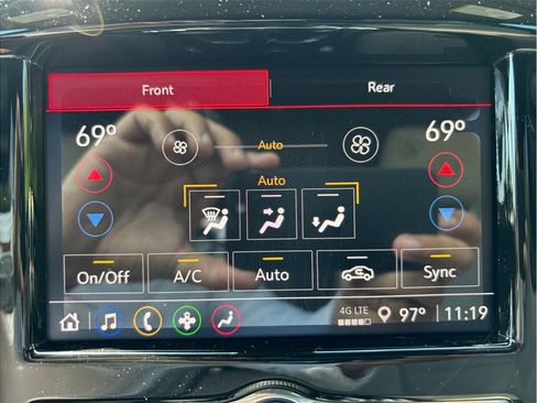 Used 2023 Chevrolet Traverse LS FWD image 29