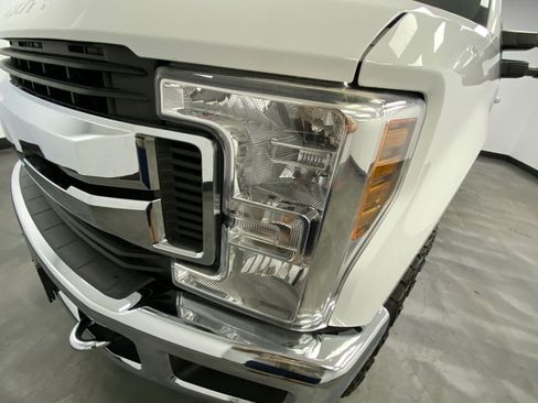 Used 2019 Ford F250 XLT w/ XLT Premium Package AWD/4WD image 11