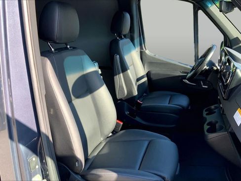 Used 2024 Mercedes-Benz Sprinter 2500 image 8