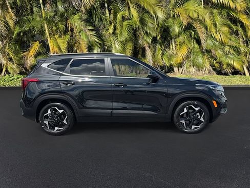 Used 2024 Kia Seltos EX FWD image 3