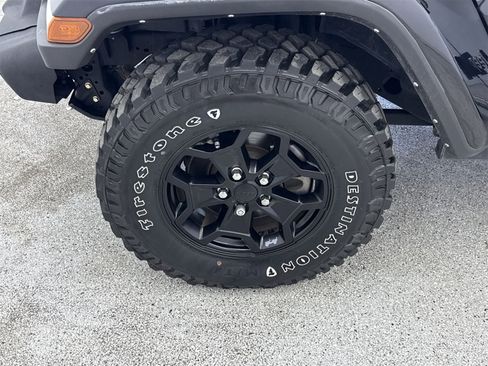 Used 2021 Jeep Gladiator Willys image 40