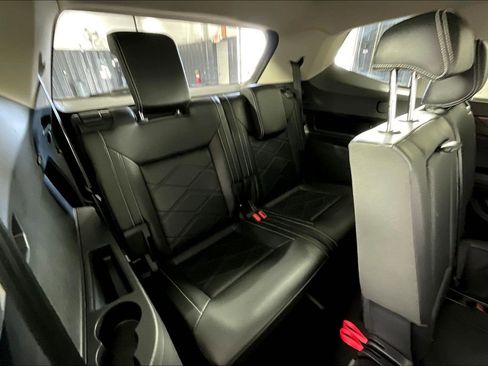 Used 2024 Volkswagen Atlas SE image 38