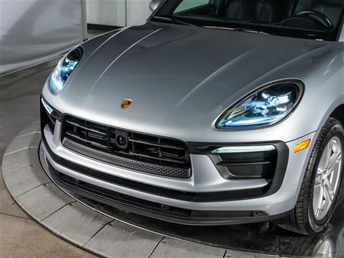 Certified 2025 Porsche Macan image 11