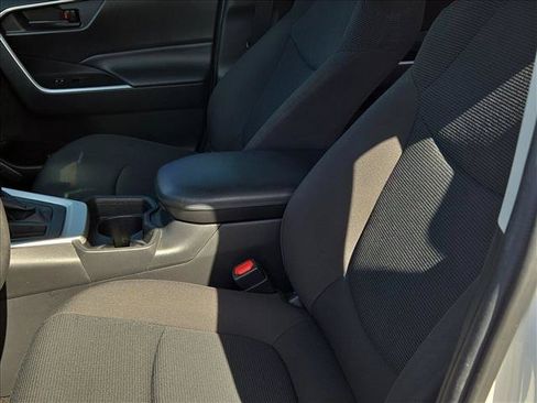 Used 2021 Toyota RAV4 LE FWD image 14