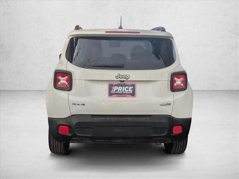 Used 2017 Jeep Renegade Latitude w/ Popular Equipment Group image 5