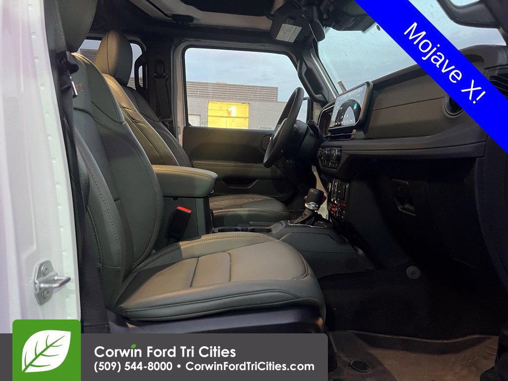 Used 2025 Jeep Gladiator Mojave AWD/4WD image 4