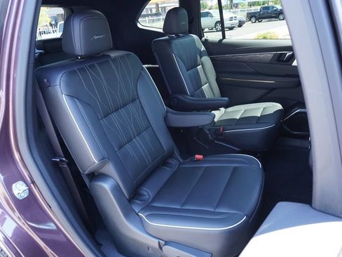 Used 2025 Buick Enclave Avenir w/ Super Cruise Package FWD image 10