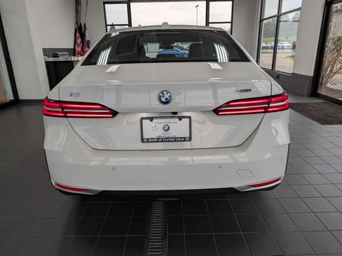 Certified 2024 BMW i5 eDrive40i w/ M Sport Package RWD image 3