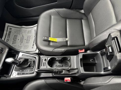 Used 2016 Volkswagen Golf SE image 30