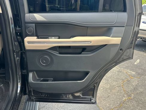 Used 2024 Ford Expedition Limited AWD/4WD image 17