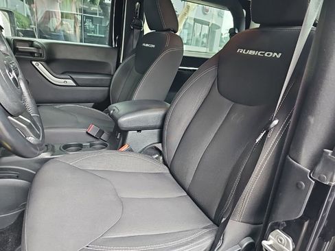 Used 2018 Jeep Wrangler Rubicon w/ Connectivity Group AWD/4WD image 8