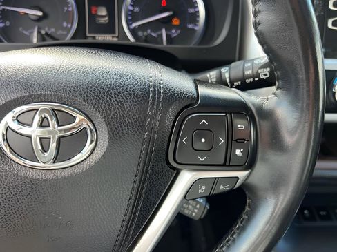 Used 2019 Toyota Highlander XLE AWD/4WD image 42